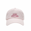 GORRA MUJER JUST KISS ME SIN MODELO Gorra LUMINA “Just Kiss Me” en color rosa pastel, confeccionada en algodón de alta calidad. Presenta un diseño ajustable y cómodo, con la frase “Just Kiss Me” bordada al frente en tono rosa intenso. Su visera curva ofrece protección solar, mientras que su estilo moderno y femenino la convierte en un accesorio ideal para el uso diario sin modelo