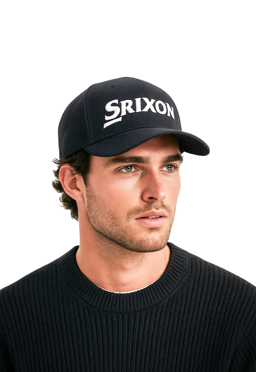 Gorra disponible en blanco, azul y negro minimalista para hombre marca SRIXON con logo bordado en el frente. Diseño moderno, ajustable y transpirable de estilo deportivo y casual.